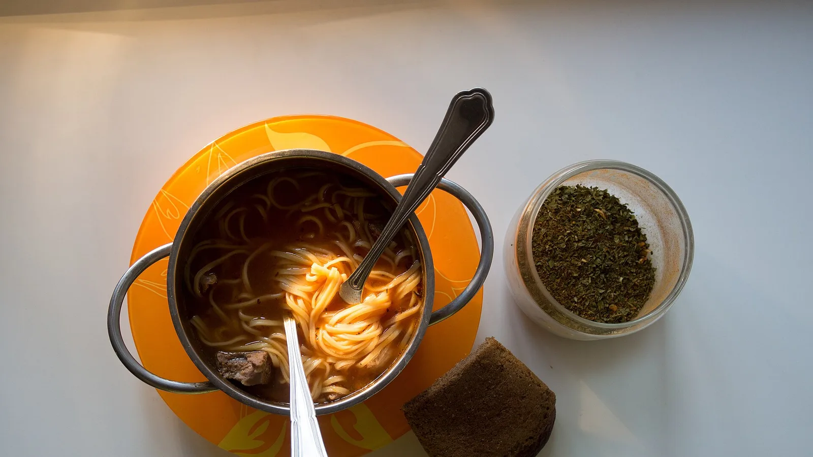 عکس مرتبط با تهوع — تهوع در طب سنتی؛ گیاه عطار و سخن حکما