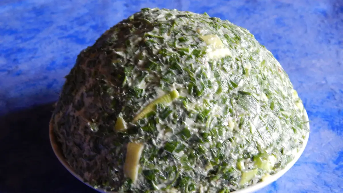 عکس مرتبط با ریزش مو — ریزش مو در طب سنتی؛ علت، گیاه و دمنوش خانگی